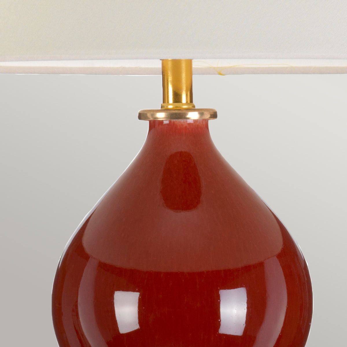 Harbin Gourd 1-flammige Tischlampe mit hohem Empire-Design – Ochsenblut mit cremefarbenem Schirm